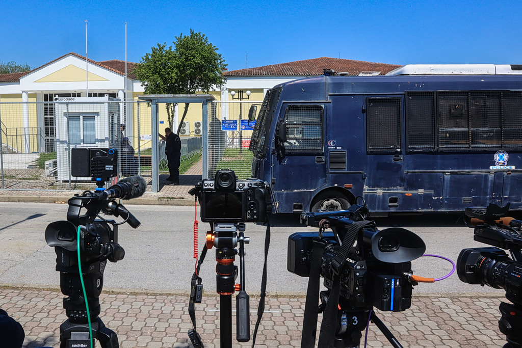 Τέμπη: Ανοίγει και πάλι η αυλαία της δίκης μετά το… λίφτινγκ στη δικαστική αίθουσα | Επικαιρότητα στο PlusTV.gr
