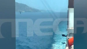 Πρωτοφανές περιστατικό στο Αιγαίο: Ελικόπτερο παρενόχλησε πλοίο της γραμμής – Ανησύχησαν εκατοντάδες επιβάτες