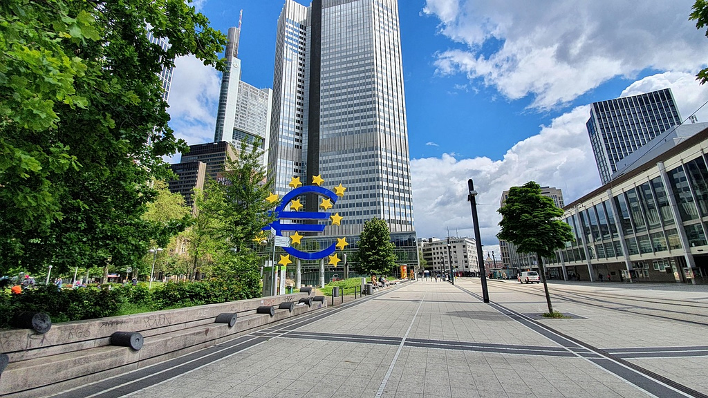 Η ΕΚΤ προειδοποιεί για τα ευρωπαϊκές stablecoins – Οι φόβοι της Λαγκάρντ για το μέλλον του ευρώ