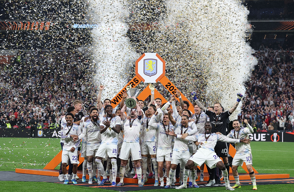 Europa League: Η απονομή του τροπαίου στην Άστον Βίλα (vid)