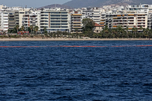 Μυστήριο η πηγή της οσμής αερίου στα νότια προάστια: Τα σενάρια που «δείχνουν» προς τη θάλασσα και τα αγκυροβολημένα πλοία