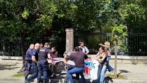 Φοιτητές έξω από το Μέγαρο Μαξίμου για το άρθρο 16 – Μικρή ένταση με την αστυνομία