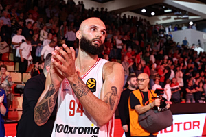 Εβάν Φουρνιέ στο tanea.gr: «Θέλω να κερδίσουμε την Euroleague για τον Μπαρτζώκα»