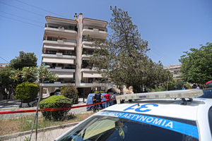 Ηλιούπολη: Σε σοκ το πανελλήνιο για τη βουτιά των δυο 17χρονων στο κενό – Στο μικροσκόπιο προσωπικά αντικείμενα και κινητά των κοριτσιών
