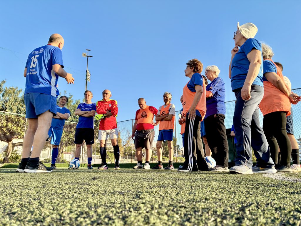 Walking football: «Τα καλύτερα γκολ μπαίνουν περπατώντας»