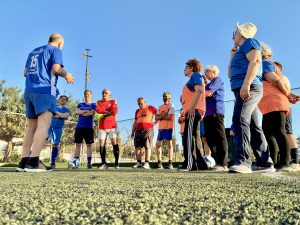 Walking football: «Τα καλύτερα γκολ μπαίνουν περπατώντας»