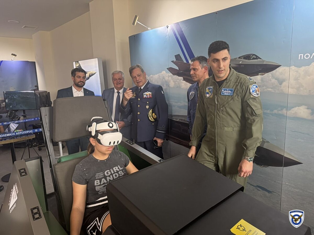 Προσομοιωτές F-16 και F-35 και εφαρμογές εικονικής πραγματικότητας της Πολεμικής Αεροπορίας στα Χανιά