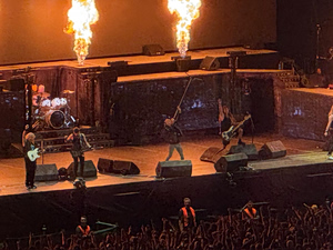 Στην σκηνή του ΟΑΚΑ οι Iron Maiden – Πάνω από 50.000 θαυμαστές παραληρούν στη συναυλία του θρυλικού συγκροτήματος