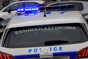 Καλλιθέα: Επιτέθηκαν σε τρανς γυναίκα και την παρέσυραν με το αυτοκίνητο – Τέσσερις συλλήψεις