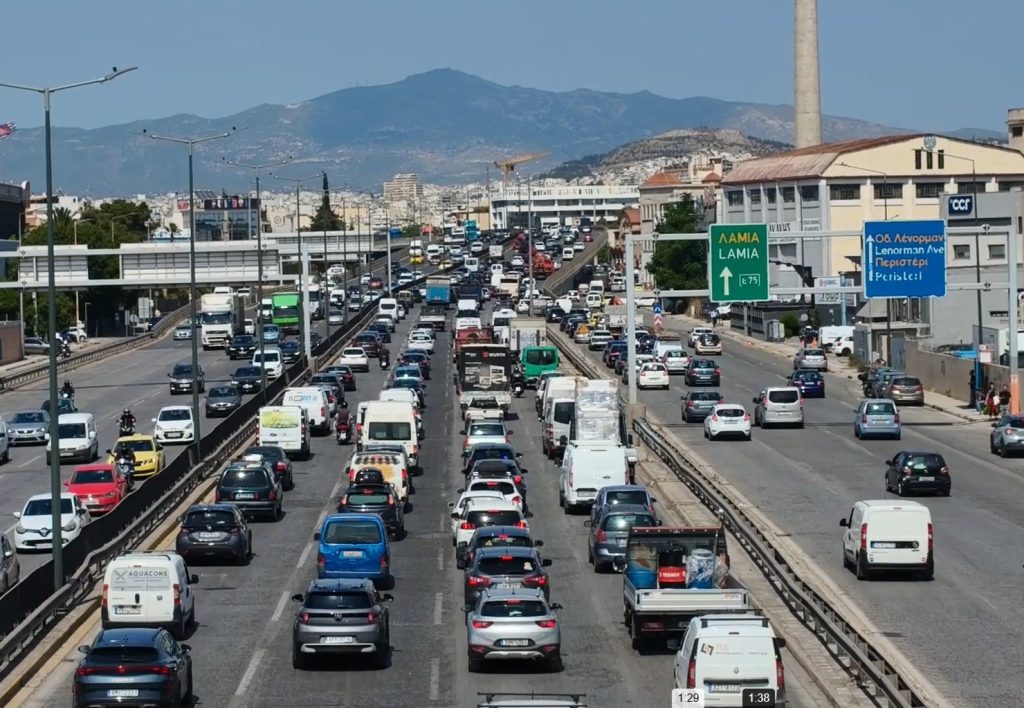 Έξοδος Αγίου Πνεύματος: «Έμφραγμα» στον Κηφισό – Προβλήματα σε Αττική Οδό και Αθηνών-Κορίνθου (video)