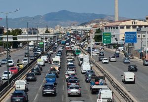 Έξοδος Αγίου Πνεύματος: «Έμφραγμα» στον Κηφισό – Προβλήματα σε Αττική Οδό και στην Αθηνών – Κορίνθου (video)