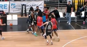 Χάος στην Πορτογαλία: Μαζική σύρραξη σε αγώνα μπάσκετ και 11 αποβολές (video)