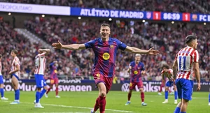 Ντι Νατάλε για Λεβαντόφσκι: «Θα σκόραρε στη Serie A, κρατώντας… τσιγάρο»