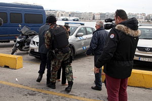 Περιπετειώδης σύλληψη 22χρονου στο λιμάνι του Πειραιά – Τράκαρε οχήματα του Λιμενικού για να αποφύγει τον έλεγχο