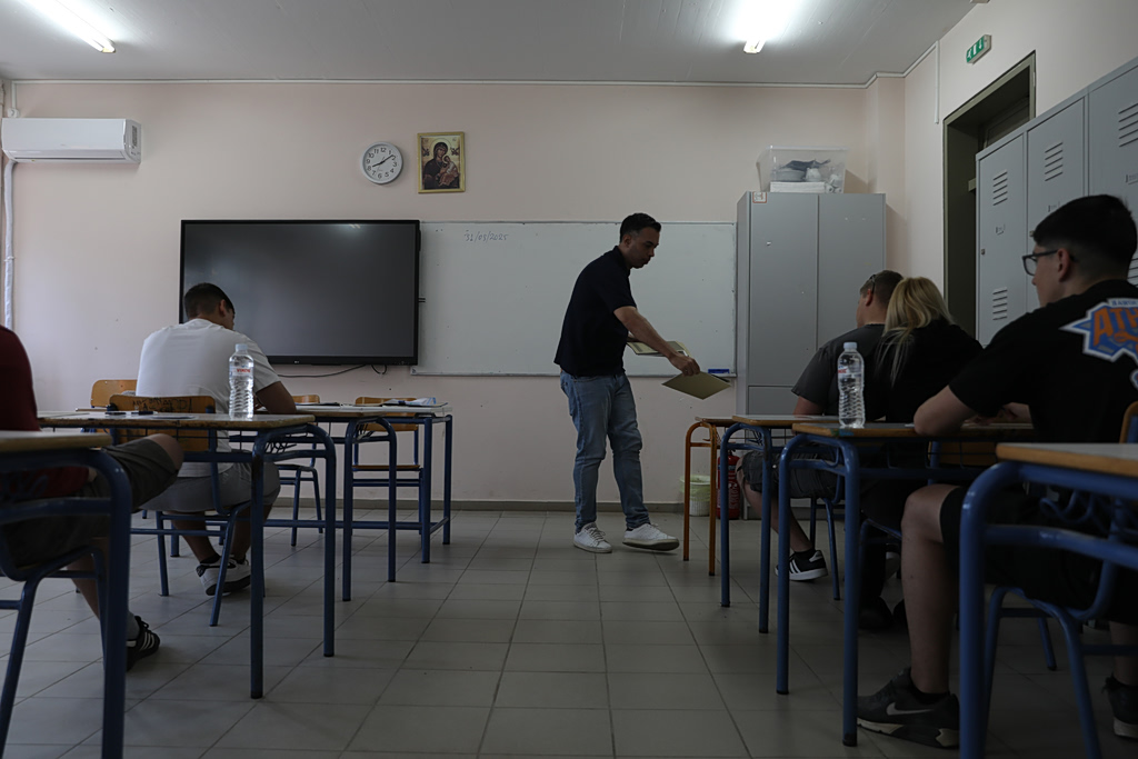 Λήξη μαθημάτων για τα λύκεια σήμερα – Την ερχόμενη εβδομάδα αρχίζουν προαγωγικές και απολυτήριες εξετάσεις