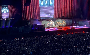 Στην σκηνή του ΟΑΚΑ οι Iron Maiden – Πάνω από 50.000 θαυμαστές παραληρούν στη συναυλία του θρυλικού συγκροτήματος