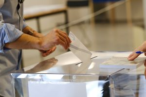 Δημοσκόπηση ALCO: Προβάδισμα ΝΔ, 2ος ο Τσίπρας – «Κονταροχτυπιούνται» ΠΑΣΟΚ με Καρυστιανού για την 3η θέση