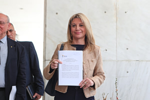 Η Καρυστιανού ξορκίζει το κόμμα διαμαρτυρίας