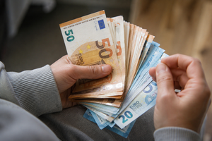 Ευρωπαϊκό «στοπ» στα μετρητά: Τέλος εποχής για συναλλαγές άνω των 10.000 ευρώ