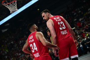 Ολυμπιακός – Φενέρμπαχτσε: Το επιβλητικό κάρφωμα του Μιλουτίνοφ! (vid)