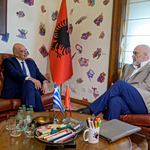 Ειδική αποστολή στα Τίρανα – Προς «ξεπάγωµα» η οριοθέτηση ΑΟΖ με Αλβανία