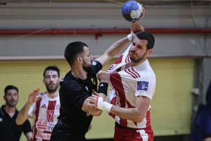 Ολυμπιακός – ΑΕΚ 32-33: Ανατροπή της Ένωσης και 1-0 στον πρώτο τελικό της Handball Premier