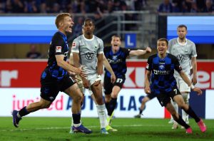 Πάντερμπορν – Βόλφσμπουργκ 2-1: Πιο χαμηλά γίνεται; Γίνεται… Υποβιβασμός για τους «λύκους» του Κουλιεράκη