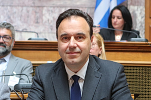 Παπαστεργίου για το νέο πλαίσιο για την πρόσβαση των ανηλίκων στα social – «Ξεκινάμε από 1η Ιανουαρίου του 2027»