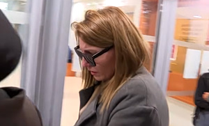 Σοκ στη Γαλλία με νέα υπόθεση Πελικό: Την εξέδιδε ο τραπεζίτης σύντροφός της – «Σταμάτησα να μετράω στους 487 άνδρες»