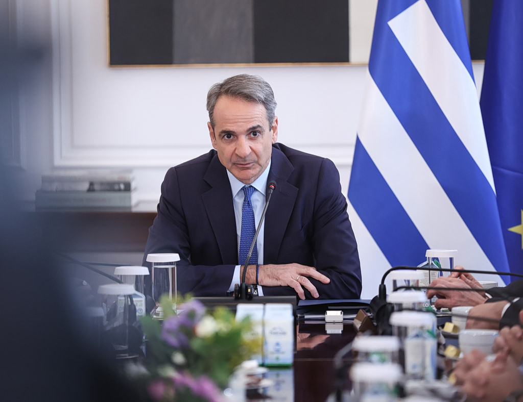 Σύσκεψη υπό τον Μητσοτάκη στο Μαξίμου για την αντιπυρική περίοδο – 18.500 πυροσβέστες στη μάχη