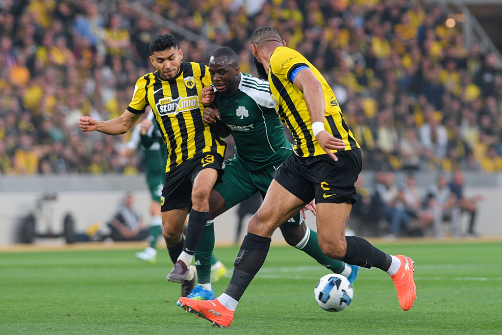 Πρωταθλήτρια Ελλάδας η ΑΕΚ (2-1)