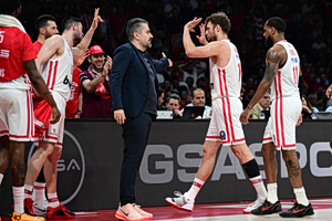 Ολυμπιακός – ΑΕΚ: Το τρίποντο buzzer beater του Βεζένκοφ από το… κέντρο! (vid)