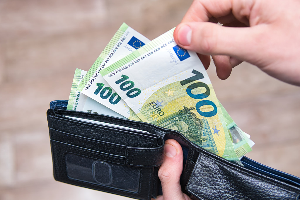 Αλλαγές στις συναλλαγές με μετρητά: Τα πρόστιμα για τους παραβάτες – Τι φέρνει το νέο πολυνομοσχέδιο