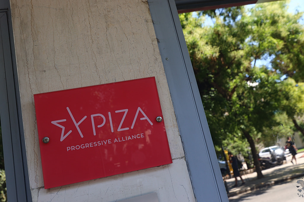 Επίθεση ΣΥΡΙΖΑ στον Κυριάκο Μητσοτάκη – «Μα ποιον δουλεύει;» | Επικαιρότητα στο PlusTV.gr