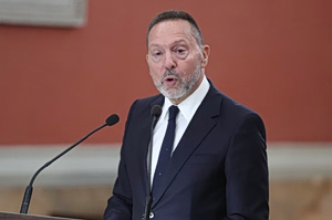 «Ναι» από τη Βουλή σε τρίτη θητεία Στουρνάρα στην ΤτΕ – Παρών από ΠαΣοΚ-ΣΥΡΙΖΑ, καταψήφισαν τα άλλα κόμματα