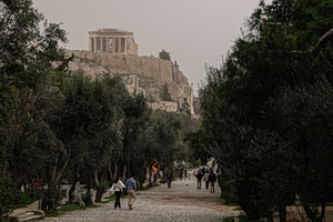 Καιρός: Εναλλαγές με αστάθεια, σκόνη και θερμή μεταφορά – 30άρια προ των πυλών