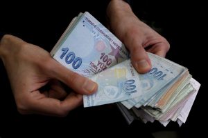 Τουρκία: Πτώση σε μετοχές και λίρα μετά τη δικαστική απόφαση καθαίρεσης του Κιλιτσντάρογλου από το CHP