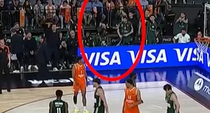 Παναθηναϊκός AKTOR: «Σεκιούριτι της Βαλένθια ζητάει επιτακτικά από τον Ρογκαβόπουλο να καθίσει στον πάγκο πιάνοντάς τον μάλιστα από το χέρι»