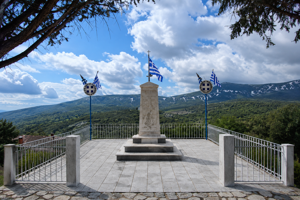 Δήμος Δελφών: Στα χέρια του Δήμου το οικόπεδο για την ανάπλαση του Μνημείου στη Βουνιχώρα