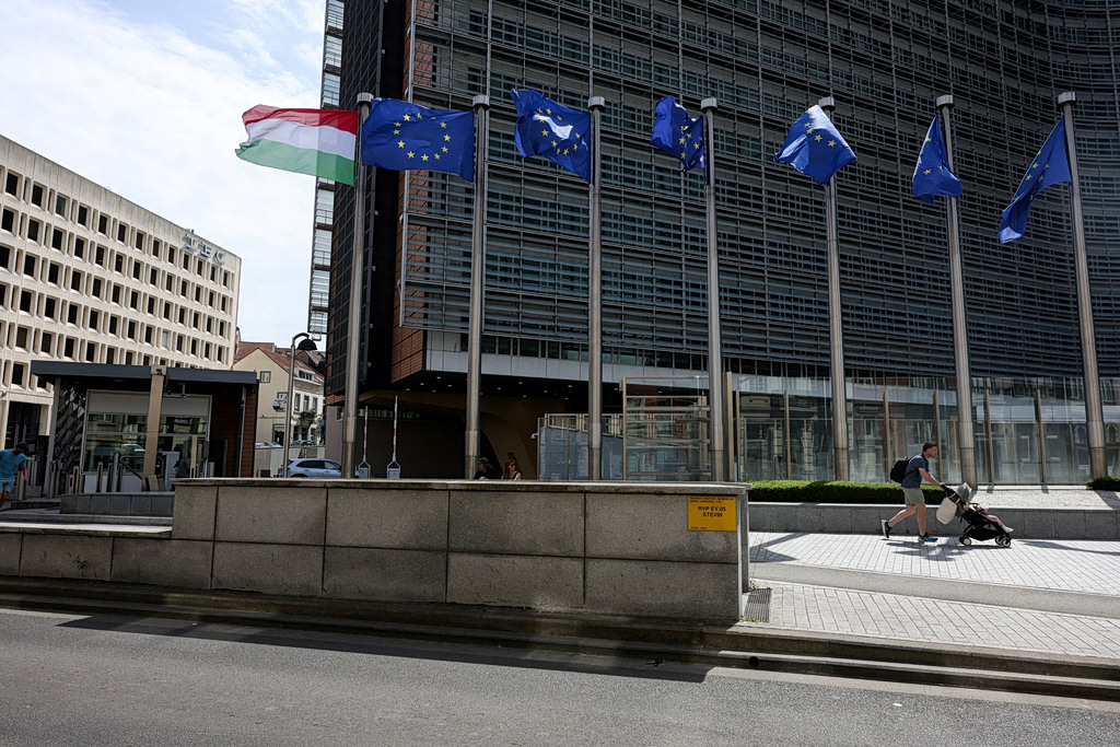 Η ΕΕ αποκλείει τις μεγάλες αμερικανικές τεχνολογικές εταιρείες από στρατηγικούς διαγωνισμούς