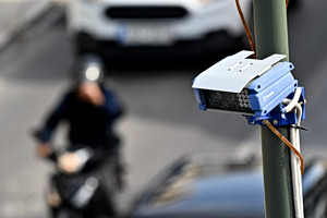 Οι έξυπνες κάμερες κυκλοφορίας δεν είναι και… τόσο έξυπνες – Kλήσεις για ξύσιμο αυτιού και «φανταστικό» συνοδηγό