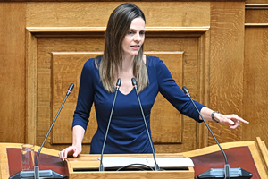 Έφη Αχτσιόγλου: Παραιτείται από τη βουλευτική της έδρα