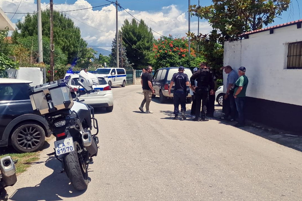 Αιγιάλεια: Θρίλερ με το διπλό φονικό – Το «κοιμόμουν» του 65χρονου και τα κρίσιμα ερωτήματα