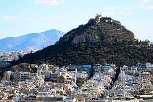 Τρόμος στον Λυκαβηττό: 22χρονη δέχτηκε επίθεση από άγνωστο που την ακολούθησε – Πώς γλύτωσε