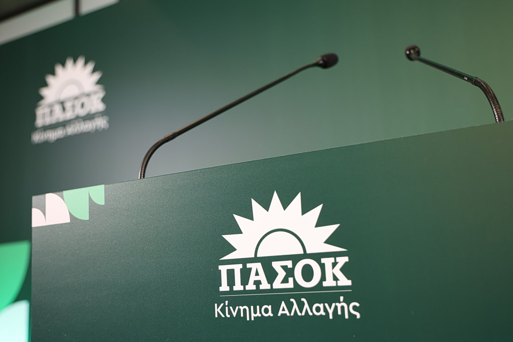 Πυρά ΠΑΣΟΚ για ακρίβεια: Όσο ο πρωθυπουργός «λυπάται», οι πολίτες πληρώνουν