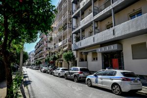Γυναικοκτονία στην Καλαμάτα: Σκότωσε τη σύζυγό του, ενώ μέσα στο σπίτι βρίσκονταν τα ανήλικα παιδιά τους