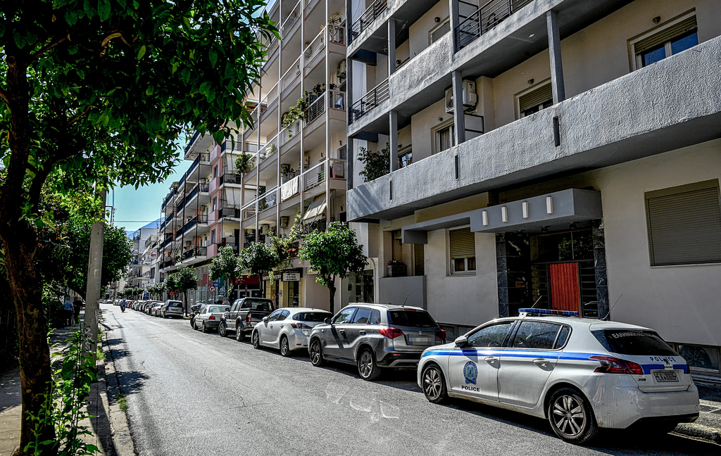 Γυναικοκτονία στην Καλαμάτα: Σκότωσε τη σύζυγό του, ενώ μέσα στο σπίτι βρίσκονταν τα ανήλικα παιδιά τους