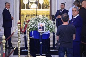Συγκίνηση στην Κόρινθο για το τελευταίο αντίο στον Νίκο Ταγαρά – Παρουσία πολιτικών και πλήθους πολιτών η κηδεία του