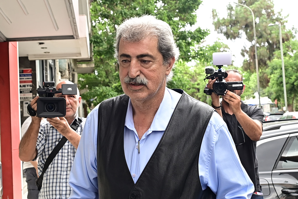 Πολάκης από Κουμουνδούρου: «Τα ιστορικά κόμματα δεν καταργούνται με ατομικές αποφάσεις» (video)