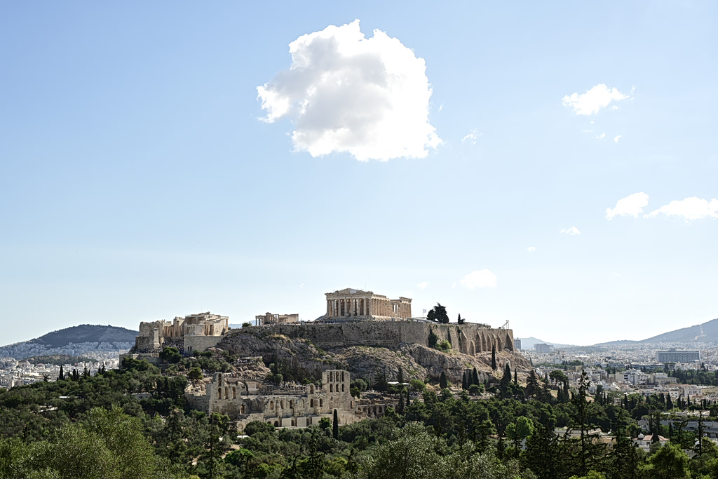 Η Αθήνα έγινε τουριστικός προορισμός 12 μήνες τον χρόνο, αλλά οι γειτονιές δοκιμάζονται